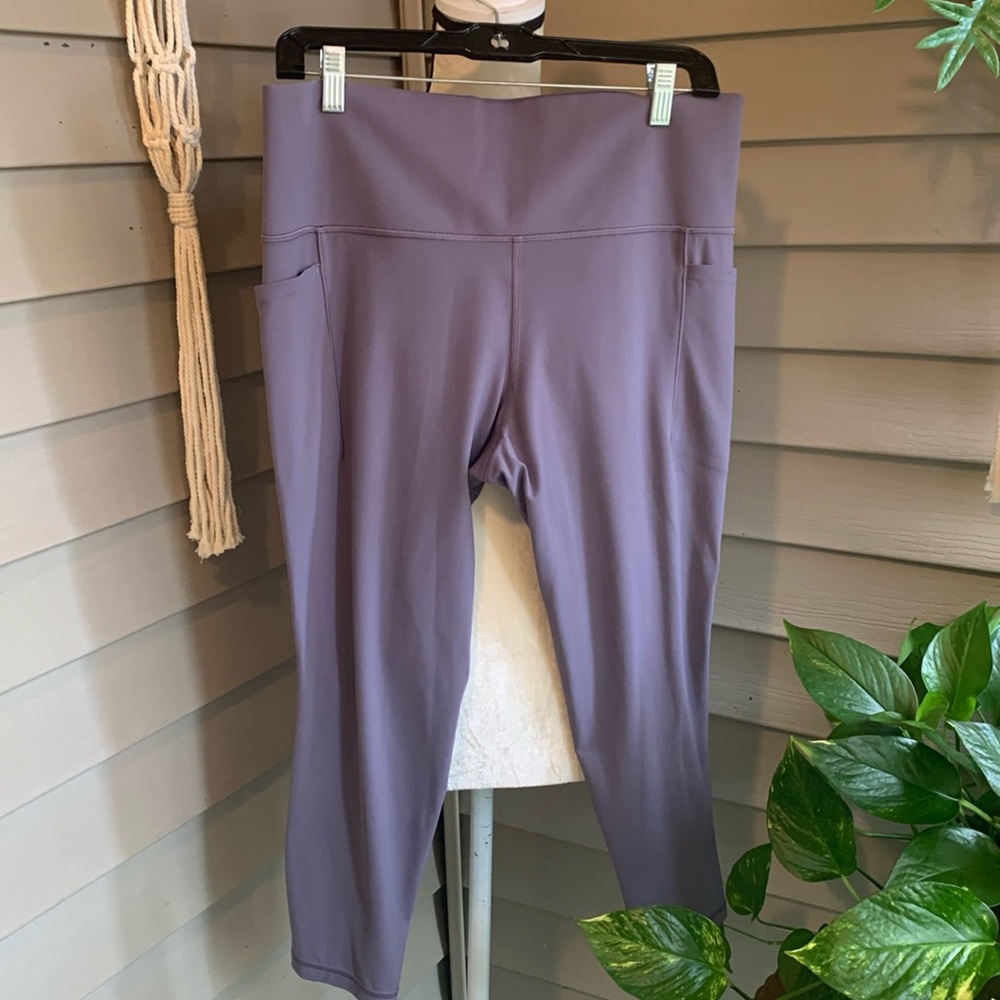 Athleta Salutation Stash Pocket ll 7/8 tight